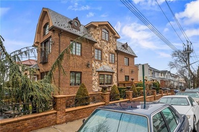 Completed in 2008, this bespoke residence in Dyker Heights - photo 5