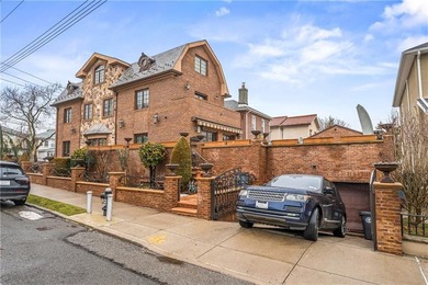 Completed in 2008, this bespoke residence in Dyker Heights - photo 6