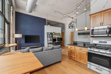 Stylish third-floor condo nestled in the heart of Northeast - photo 7