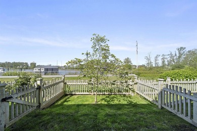 WATERFRONT 3 bed/2.5 bath townhome in Polygon's Beaufort Landing - photo 30