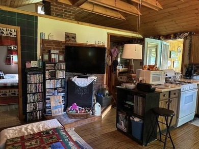 Location Location!! If you're looking for a terrific private - photo 5
