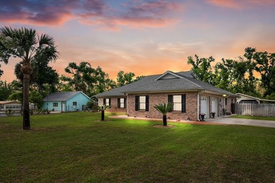 This brick beauty in the heart of Steinhatchee, that's Flood - photo 4