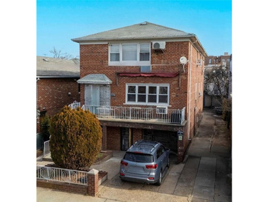 Excellent opportunity on a 40 * 100 lot. This fully detached 2 - photo 1