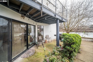 Lake Condo For Sale in Portland, Oregon