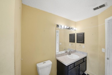 Spacious 4-bedroom, 3-bath home ideally located just minutes - photo 22
