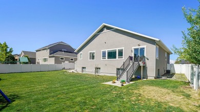 Beautiful home features recently installed LVP (Luxury Vinyl - photo 27