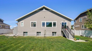 Beautiful home features recently installed LVP (Luxury Vinyl - photo 28