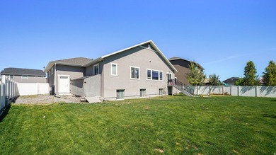 Beautiful home features recently installed LVP (Luxury Vinyl - photo 29