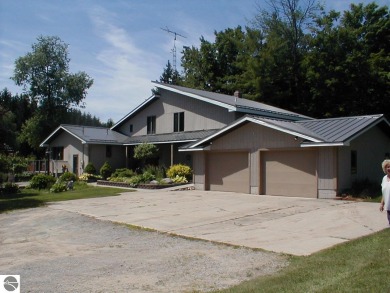 Lake Lancer Home For Sale in Gladwin Michigan