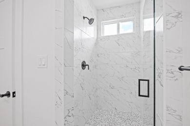 SELLER READY TO NEGOTIATE, BRING ALL OFFERS! Experience modern