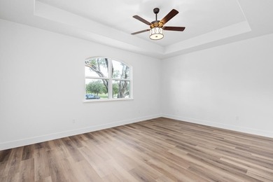 SELLER READY TO NEGOTIATE, BRING ALL OFFERS! Experience modern