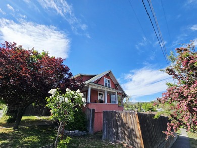 Upper Klamath Lake Home For Sale in Klamath Falls Oregon