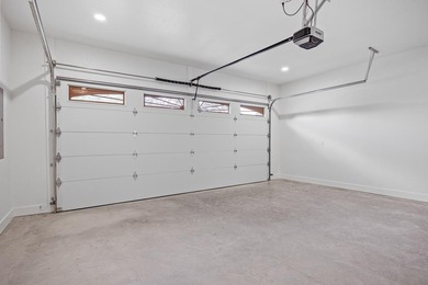 SELLER READY TO NEGOTIATE, BRING ALL OFFERS! Experience modern