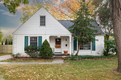 Lake Saint Clair Home Active Under Contract in Grosse Pointe Woods Michigan