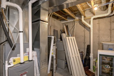 Custom C & M Jackson Model Home that's high-end and full of - photo 32