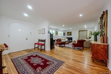 Welcome to this bright sun-drenched Colonial, ideally located in - photo 3
