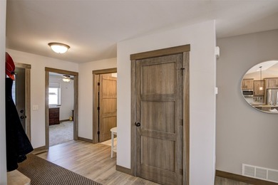 Custom C & M Jackson Model Home that's high-end and full of - photo 35