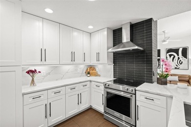 Designer-Ownedpletely Updated. Perfectly Located. Welcome to - photo 8