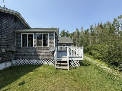 One-floor living at its best! Bright, comfortable, and move-in - photo 12