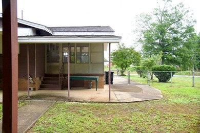 Welcome to small-town living at its best in charming Calhoun - photo 16