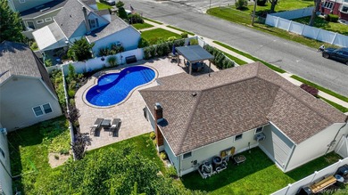 HOUSTON, WE HAVE A PROBLEM... THIS OPEN HOUSE IS ABOUT TO BE - photo 38