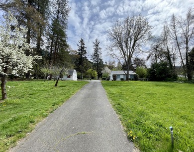 (private lake, pond, creek) Home For Sale in Grants Pass Oregon