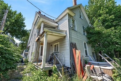 Welcome to 20 Quincy St in the very popular Beechwood - photo 2