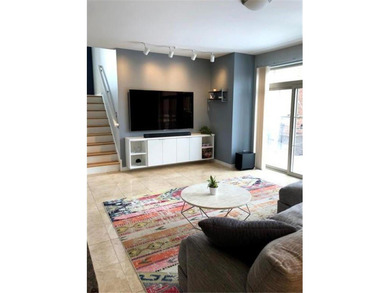 (private lake, pond, creek) Townhome/Townhouse Active Under Contract in Minneapolis Minnesota