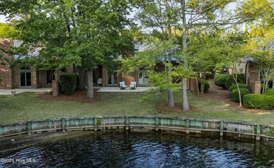Coveted Landfall townhouse condominium in Colony Club! This end - photo 50