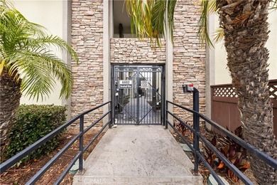 Beautifully Remodeled 2 Bed / 2 Bath Condo in Gated Claremont - photo 4