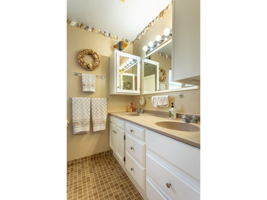 Discover your dream apartment in Florida with this beautifully - photo 22