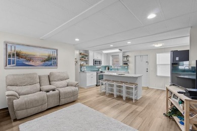This charming coastal cabin in the heart of Steinhatchee offers - photo 3