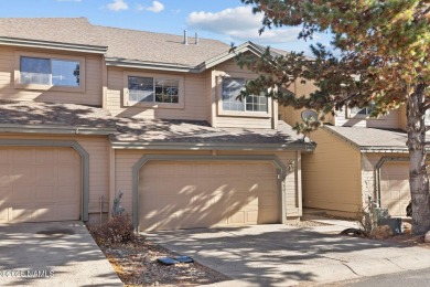 Lake Townhome/Townhouse Sale Pending in Flagstaff, Arizona