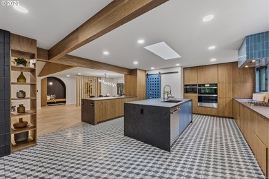 Impeccably reimagined and totally dialed in, this Mid-Century - photo 14