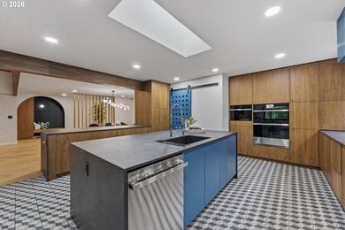 Impeccably reimagined and totally dialed in, this Mid-Century - photo 15