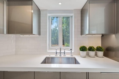 Exquisite, pet-friendly ground-floor walk-out residence in - photo 16