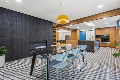 Impeccably reimagined and totally dialed in, this Mid-Century - photo 18