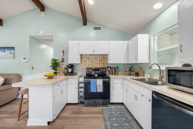 This rare opportunity in the heart of Steinhatchee features two - photo 4