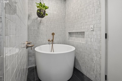 Impeccably reimagined and totally dialed in, this Mid-Century - photo 24