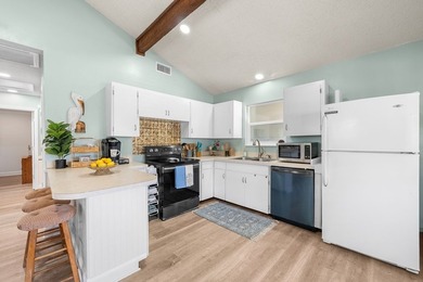 This rare opportunity in the heart of Steinhatchee features two - photo 5