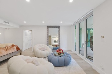 Exquisite, pet-friendly ground-floor walk-out residence in - photo 25