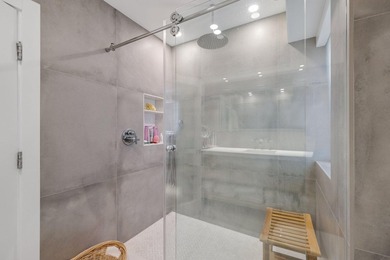 Exquisite, pet-friendly ground-floor walk-out residence in - photo 29