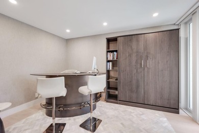 Exquisite, pet-friendly ground-floor walk-out residence in - photo 32