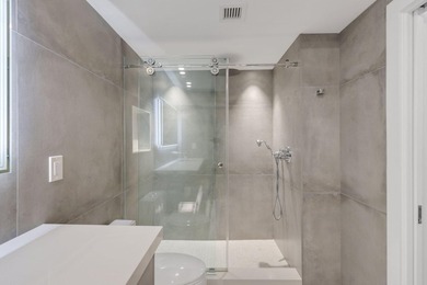 Exquisite, pet-friendly ground-floor walk-out residence in - photo 37