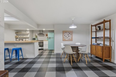 Impeccably reimagined and totally dialed in, this Mid-Century - photo 37