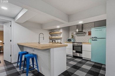 Impeccably reimagined and totally dialed in, this Mid-Century - photo 38