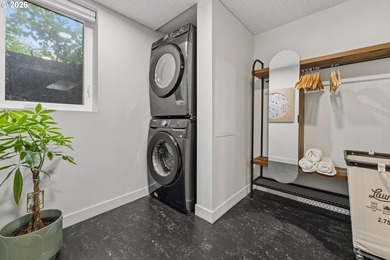 Impeccably reimagined and totally dialed in, this Mid-Century - photo 41