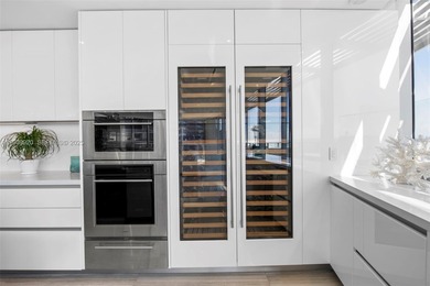 Perfectly positioned on the 6th floor of the North Tower, this