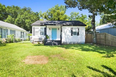 Updated Home in the Heart of Foley! Conveniently located near - photo 2