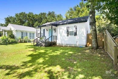 Updated Home in the Heart of Foley! Conveniently located near - photo 3